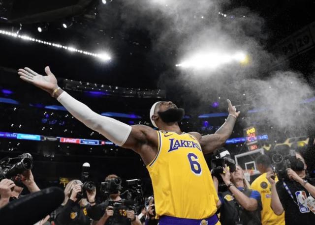 纳德表现出, 斯过去 纳德表现出, 斯过去