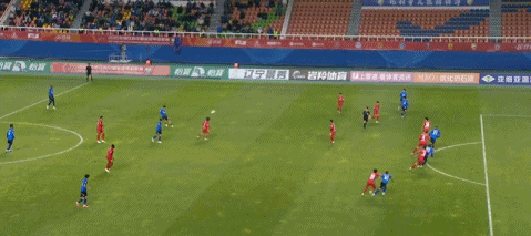 球击中门框 球击中门框