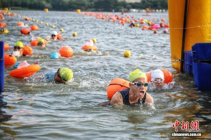 号选手李郴, 游泳